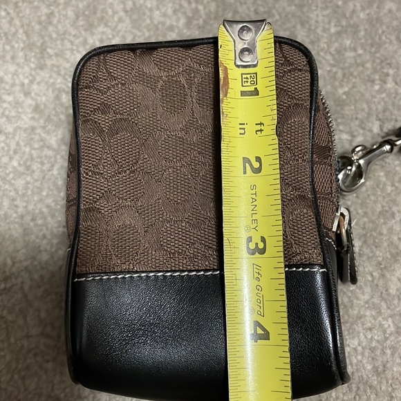 Used coach mini wristlet, with two zippered, compartments, brown leather small c - Picture 3 of 8